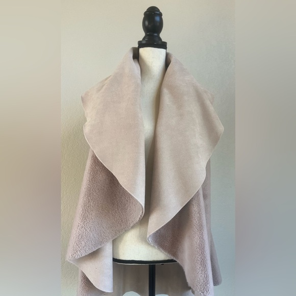 Look by M Vest Shawl - Picture 9 of 16